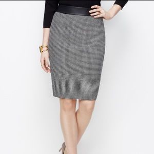 Ann Taylor graphic tweed black pencil skirt, SZ: 0